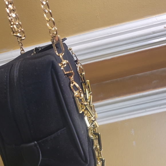 Burberry pouch converted into shoulder bag or cross body - Picture 12 of 16